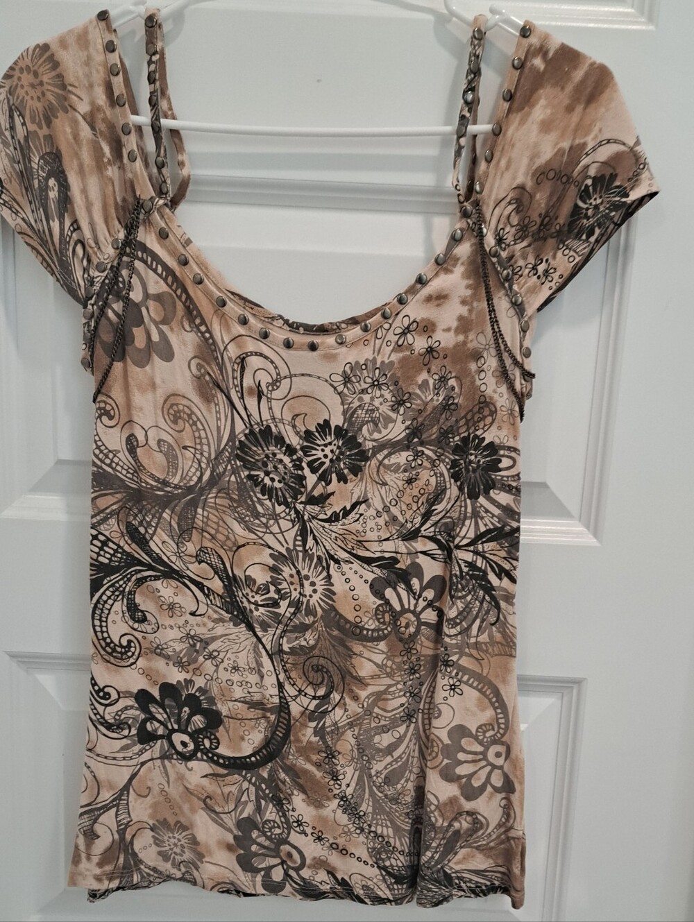 Beautiful Floral Scoop Neck Short Sleeve Top - Beige with Accent Chains